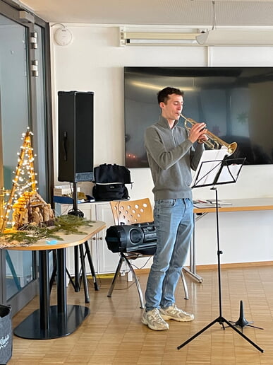 Musikalischer Besuch in der Betreuungsgruppe f&uuml;r Menschen mit Demenz